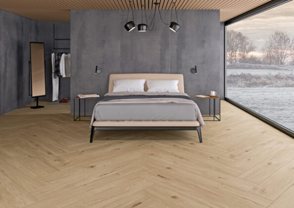 Keramische Holzdekore verbinden die wohnliche &Auml;sthetik von Holz mit der Robustheit und Pflegeleichtigkeit von Feinsteinzeug &ndash; das auf der Fu&szlig;bodenheizung bis zu 30 Prozent der Heizkosten einsparen kann. Foto: DJD/Deutsche-Fliese.de/Interbau-Blink